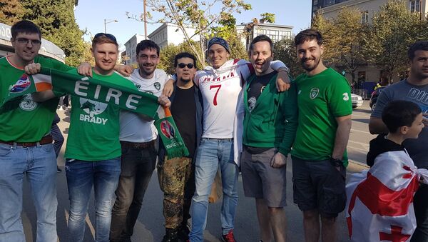 Ирландские болельщики в столице Грузии перед матчем - Sputnik Грузия