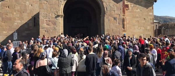 ათასობით მორწმუნემ მცხეთაში სვეტიცხოვლობა აღნიშნა - Sputnik საქართველო