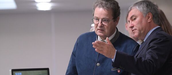 შვეიცარიის ფედერალური ასამბლეის კანტონის საბჭოს თავმჯდომარე, ჟან-რენე ფურნიე (მარცხნივ) და რუსეთის დუმის სპიკერი, ვიაჩესლავ ვოლოდინი შვეიცარიის ფედერალური ასამბლეის კანტონის საბჭოს თავმჯდომარე, ჟან-რენე ფურნიე (მარცხნივ) და რუსეთის დუმის სპიკერი, ვიაჩესლავ ვოლოდინი - Sputnik საქართველო