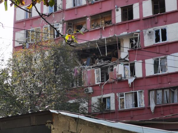Взрыв прогремел в квартире на четвертом этаже 16-этажного дома недалеко от станции метро Грмагеле
 - Sputnik Грузия