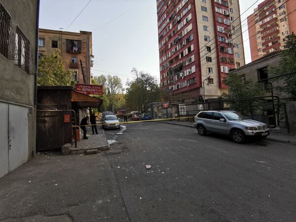 Все прилегающие улицы были оцеплены, но транспортное движение по самому проспекту Гурамишвили не было перекрыто - Sputnik Грузия
