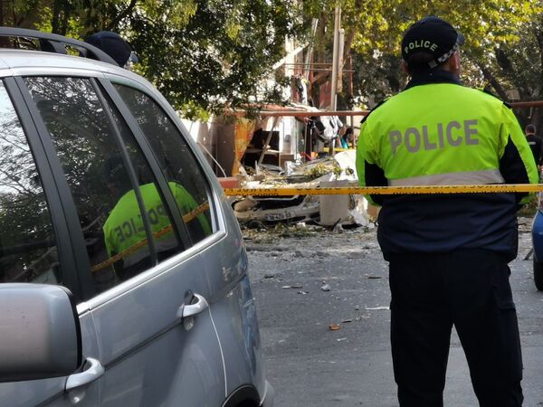 По данным Службы по управлению чрезвычайными ситуациями, в результате взрыва госпитализировали четырех человек - Sputnik Грузия