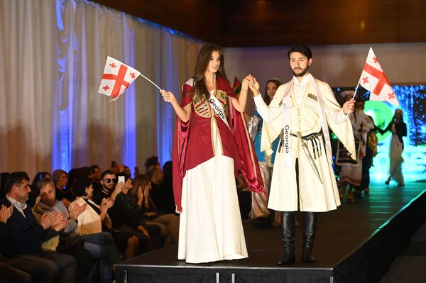 „მის და მისტერ პლანეტა“ გახდნენ კონკურსანტები რუმინეთიდან და სამხრეთ აფრიკიდან „მის და მისტერ პლანეტა“ გახდნენ კონკურსანტები რუმინეთიდან და სამხრეთ აფრიკიდან - Sputnik საქართველო