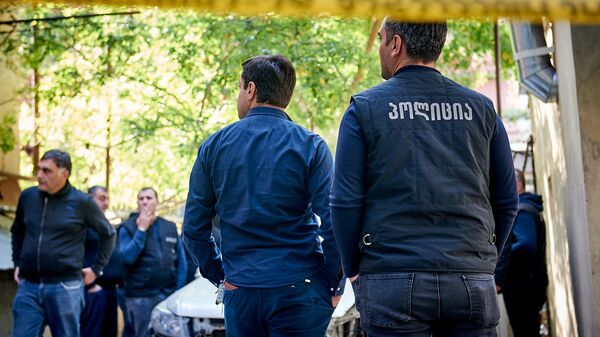 Сотрудники криминальной полиции на месте преступления - Sputnik Грузия