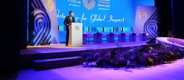 Георгий Гахария выступает на форуме Шелкового пути - Sputnik Грузия