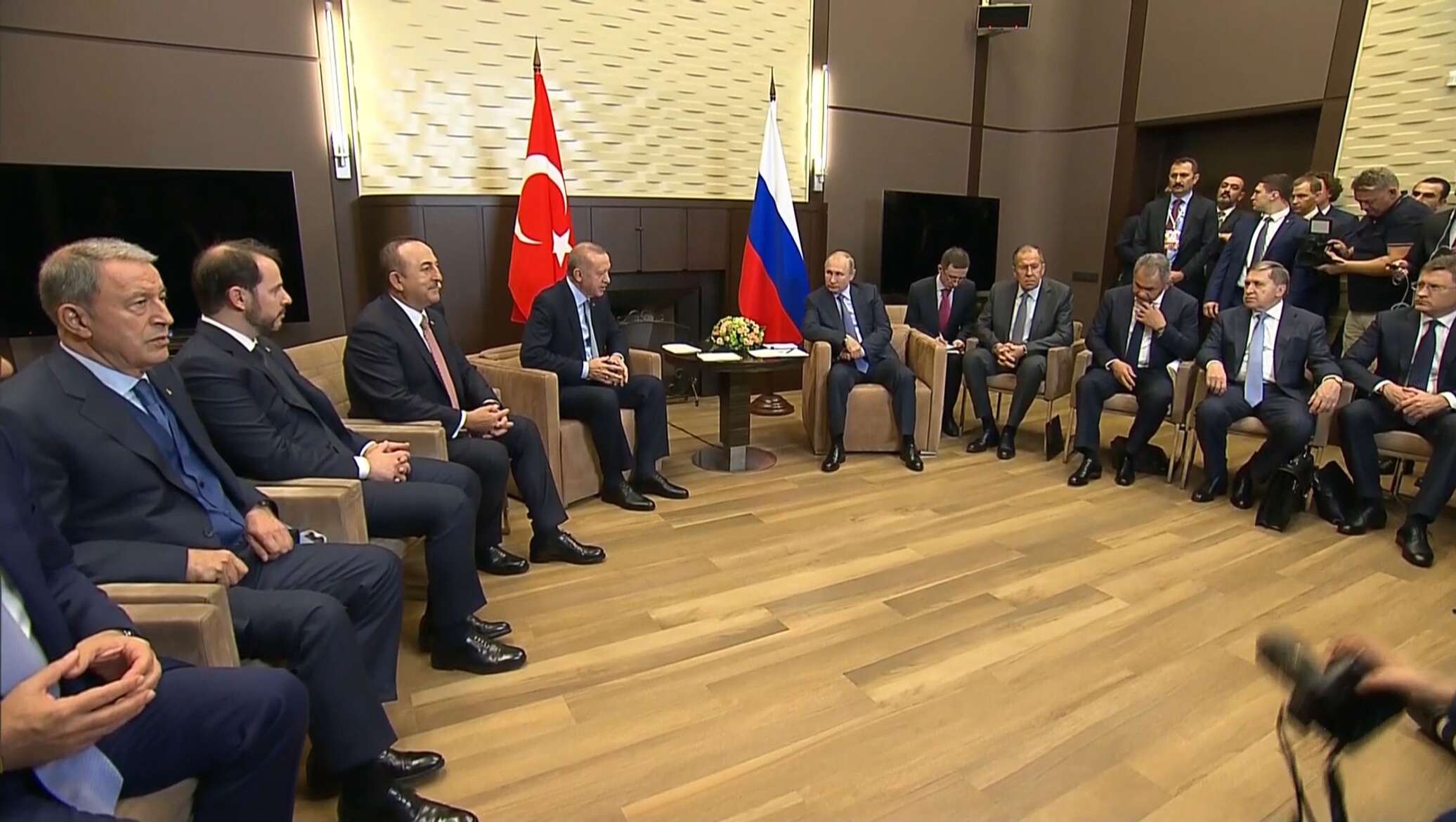 Сочи переговоры. Встреча Путина и Ван и в Сочи. Эрдоган на коленях.
