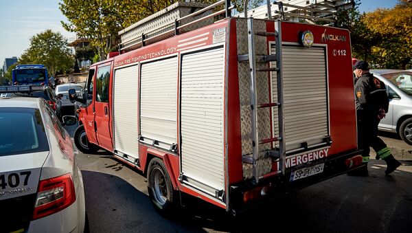 Пожарные-спасатели на месте происшествия - Sputnik Грузия