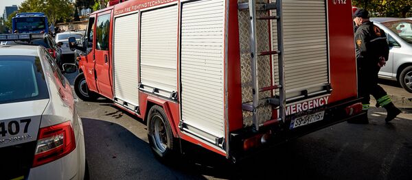 Пожарные-спасатели на месте происшествия - Sputnik Грузия