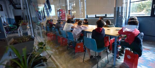 ბავშვები ბიზნესის საფუძვლებს სწავლობენ ბავშვები ბიზნესის საფუძვლებს სწავლობენ - Sputnik საქართველო