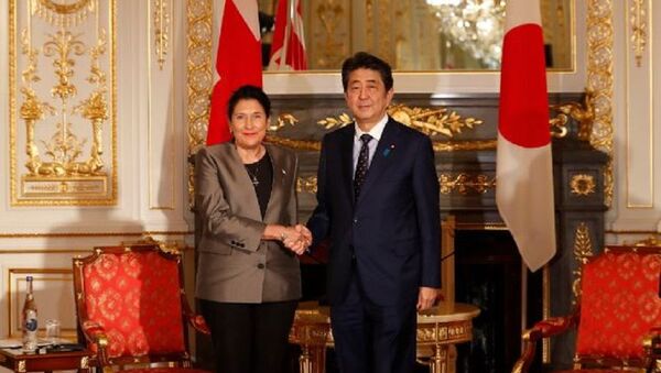 Президент Грузии Саломе Зурабишвили и премьер-министр Японии Синдзо Абэ - Sputnik Грузия