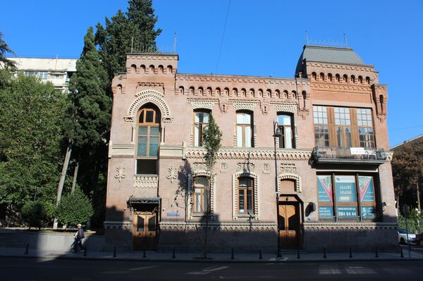 Пивоварня, самоубийство, привидение - загадочный дом на углу Агмашенебели - Sputnik Грузия