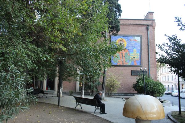 Пивоварня, самоубийство, привидение - загадочный дом на углу Агмашенебели - Sputnik Грузия