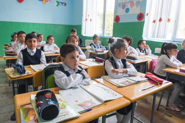 გიორგი ჭაუჭიძე: მოსწავლეთა ნიშნებით შეფასება ქართული განათლების სისტემის სირცხვილი მგონია გიორგი ჭაუჭიძე: მოსწავლეთა ნიშნებით შეფასება ქართული განათლების სისტემის სირცხვილი მგონია - Sputnik საქართველო