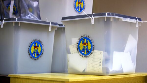 Урны для голосования на избирательном участке в Кишиневе - Sputnik Грузия