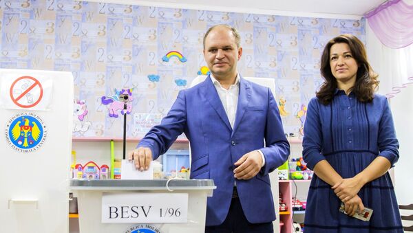 Кандидат в мэры Кишинева вице-спикер парламента Республики Молдова Ион Чебан с супругой Татьяной - Sputnik Грузия