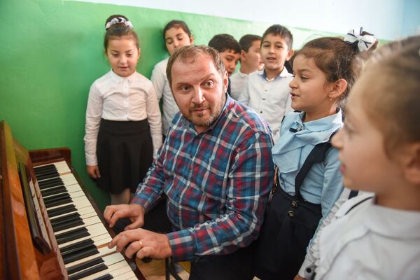 გიორგი ჭაუჭიძე: მოსწავლეთა ნიშნებით შეფასება ქართული განათლების სისტემის სირცხვილი მგონია გიორგი ჭაუჭიძე: მოსწავლეთა ნიშნებით შეფასება ქართული განათლების სისტემის სირცხვილი მგონია - Sputnik საქართველო