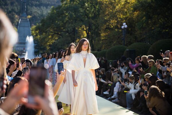 Mercedes-Benz Fashion Week Tbilisi დასრულდა Mercedes-Benz Fashion Week Tbilisi დასრულდა - Sputnik საქართველო