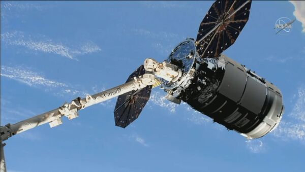 Стыковка грузового корабля NASA Лебедь с МКС - Sputnik Грузия