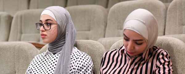 Медицинский университет им. И.М. Сеченова. Иностранные студентки во время лекции - Sputnik Грузия