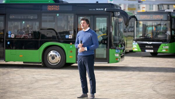 Каха Каладзе на презентации новых автобусов - Sputnik Грузия
