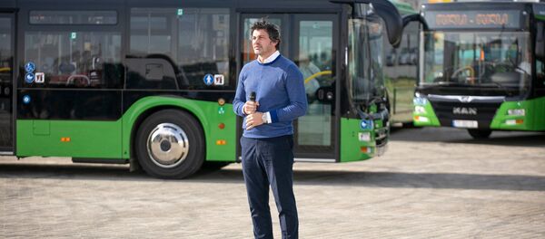 Каха Каладзе на презентации новых автобусов - Sputnik Грузия