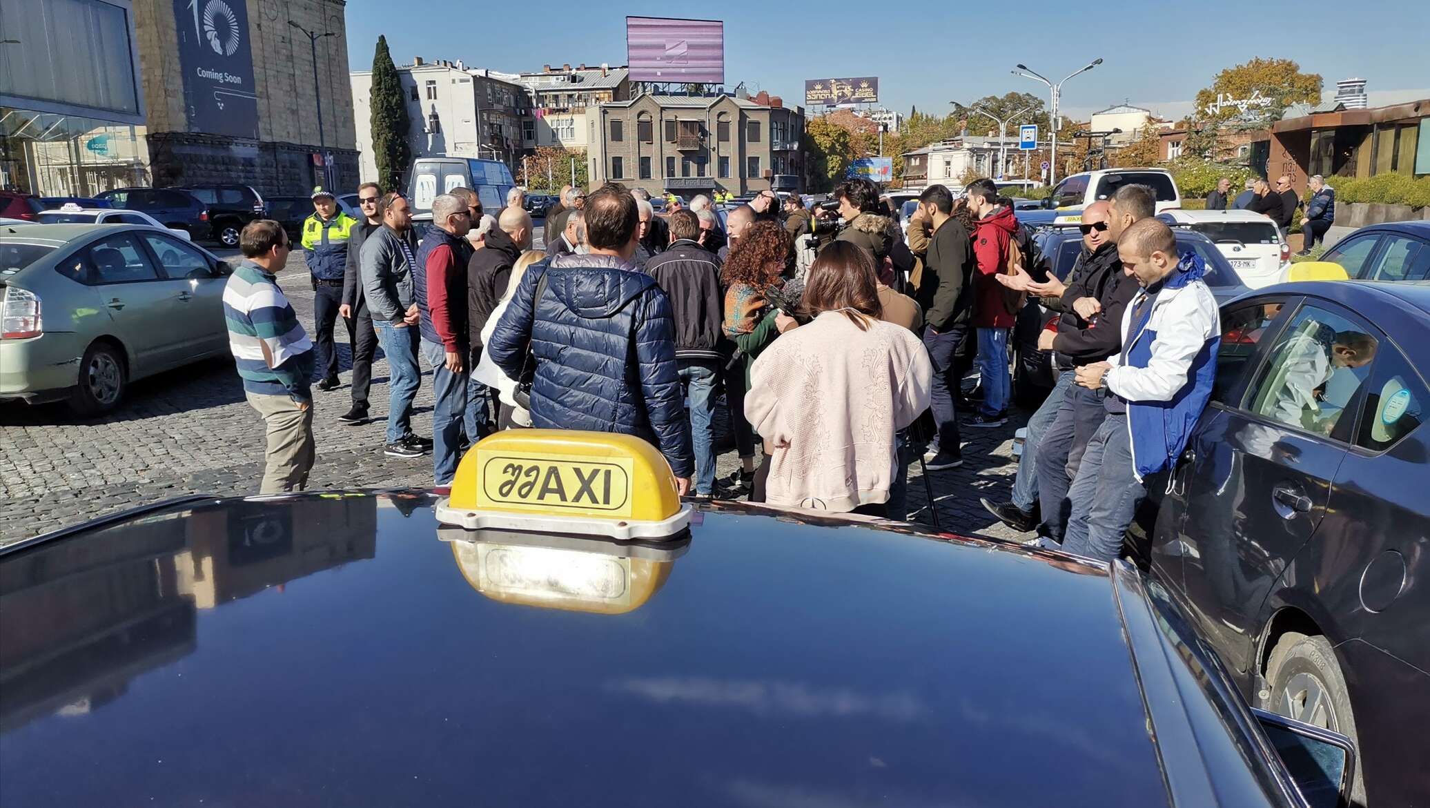 такси в тбилиси. таксист обманщик. смешное такси. м таксист. жадный таксист.