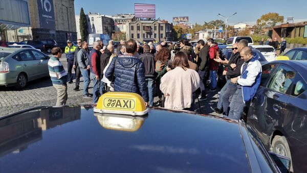Акция протеста водителей Шмакси в столице Грузии - Sputnik Грузия