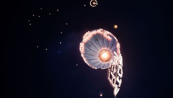 Запуск фонаря во фремя фестиваля Tazaungdaing Lighting Festival в Мьянме  - Sputnik Грузия