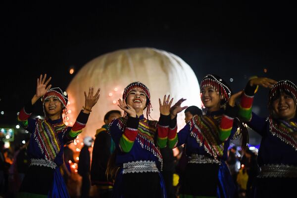 Считается, что традиция отмечать фестиваль огней пришла из Таиланда - Sputnik Грузия