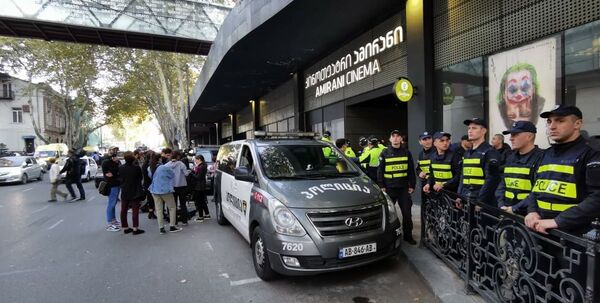 Противников показа фильма о нетрадиционной любви в Грузии призвали к спокойствию - Sputnik Грузия