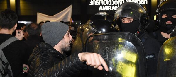 საპროტესტო აქცია კინოთეატრ „ამირანთან“ საპროტესტო აქცია კინოთეატრ „ამირანთან“ - Sputnik საქართველო