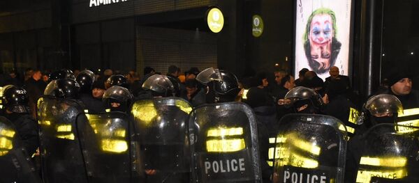 Акция протеста у кинотеатра Амирани в Тбилиси - Sputnik Грузия