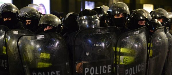 Спецназ у входа в кинотеатр Амирани. Акция протеста против показа фильма А потом мы танцевали в столице Грузии Спецназ у входа в кинотеатр Амирани. Акция протеста против показа фильма А потом мы танцевали в столице Грузии - Sputnik Грузия