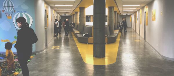 Больничный коридор в одной из больниц в столице Грузии Больничный коридор в одной из больниц в столице Грузии - Sputnik Грузия