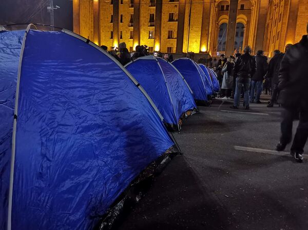 Грузинскую мечту покидает девятый депутат - Sputnik Грузия