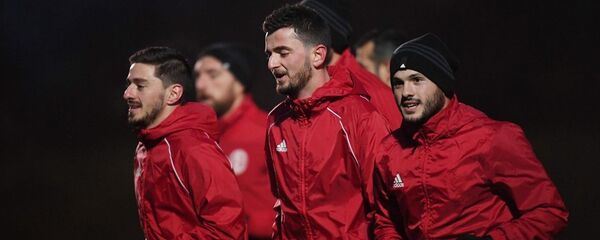 Игроки сборной Грузии по футболу (слева – направо): Отар Китеишвили, Георгий Квилитая и Вако Казаишвили - Sputnik Грузия
