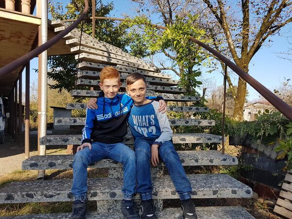 როგორ მოხვდა ჩხოროწყუელი მოზარდი რძის მწარმოებელი ევროპული ბრენდის რეკლამაში როგორ მოხვდა ჩხოროწყუელი მოზარდი რძის მწარმოებელი ევროპული ბრენდის რეკლამაში - Sputnik საქართველო