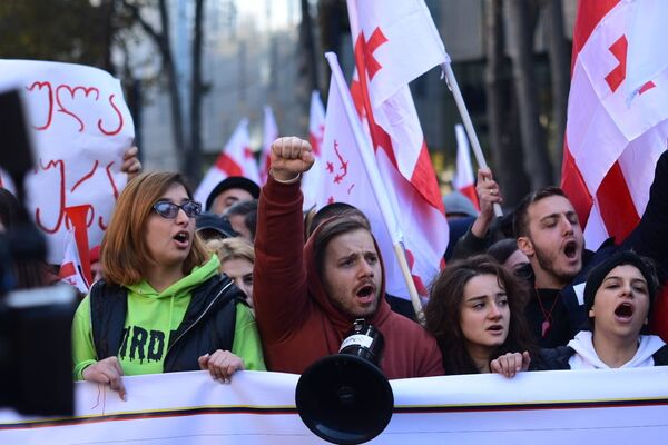 В митинге участвовали сторонники объединенной оппозиции - поддержать акцию призвали более 20 партий

 - Sputnik Грузия