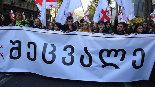 Антиправительственная акция протеста у здания парламента Грузии 17 ноября 2019 - Sputnik Грузия