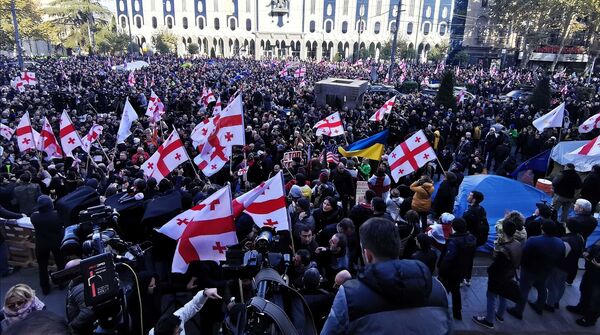 Масштабные акции протеста проходят в Тбилиси - Sputnik Грузия