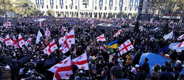 მრავალათასიანი კოლონები პარლამენტისკენ მიდიან: როგორ დაიწყო ოპოზიციის მიტინგი - ვიდეო მრავალათასიანი კოლონები პარლამენტისკენ მიდიან: როგორ დაიწყო ოპოზიციის მიტინგი - ვიდეო - Sputnik საქართველო