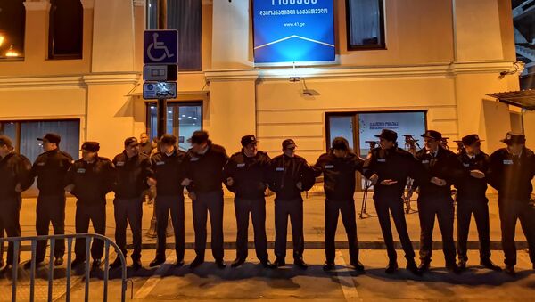 Полиция на антиправительственной акции протеста в столице Грузии 17 ноября 2019 - Sputnik Грузия