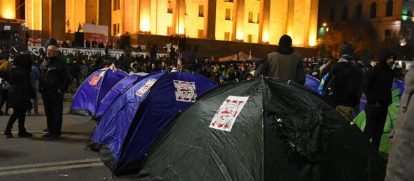 კარვები პარლამენტის შენობასთან კარვები პარლამენტის შენობასთან - Sputnik საქართველო