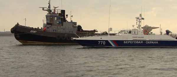 Задержанные в Черном море Украинские корабли покинули керченский порт - Sputnik Грузия