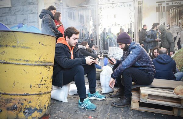 МВД призывает митингующих в Тбилиси не блокировать входы в парламент - Sputnik Грузия