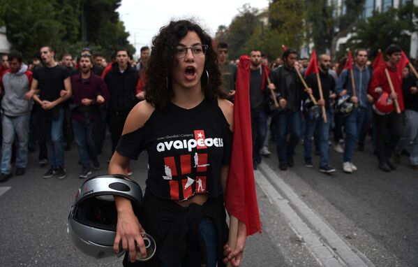 Студенты во время протестов в Афинах - Sputnik Грузия