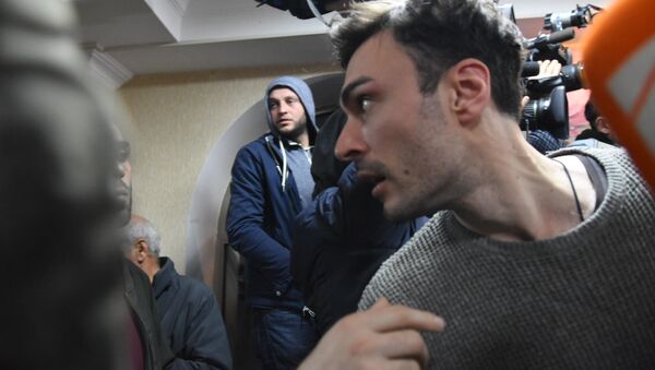 Сторонники задержанных в Тбилиси попытались войти в зал суда во время процесса - Sputnik Грузия