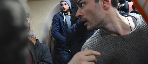 Сторонники задержанных в Тбилиси попытались войти в зал суда во время процесса - Sputnik Грузия