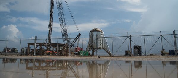 Ракета StarXpper SpaceX видна на стартовом комплексе компании в Техасе - Sputnik Грузия