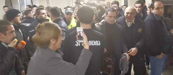 Шумная акция протеста в Тбилисском городском суде - видео - Sputnik Грузия